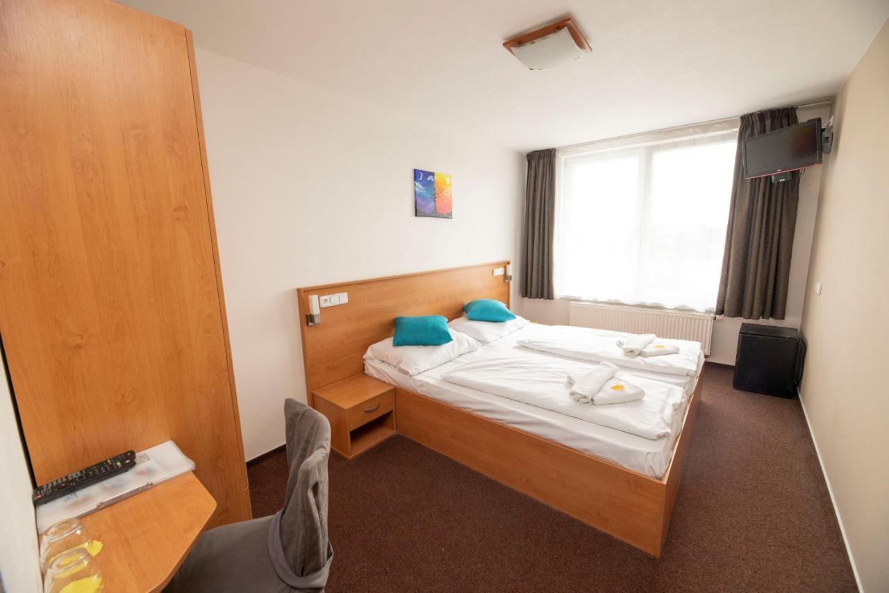 Hotel Rakovec Brno Extérieur photo