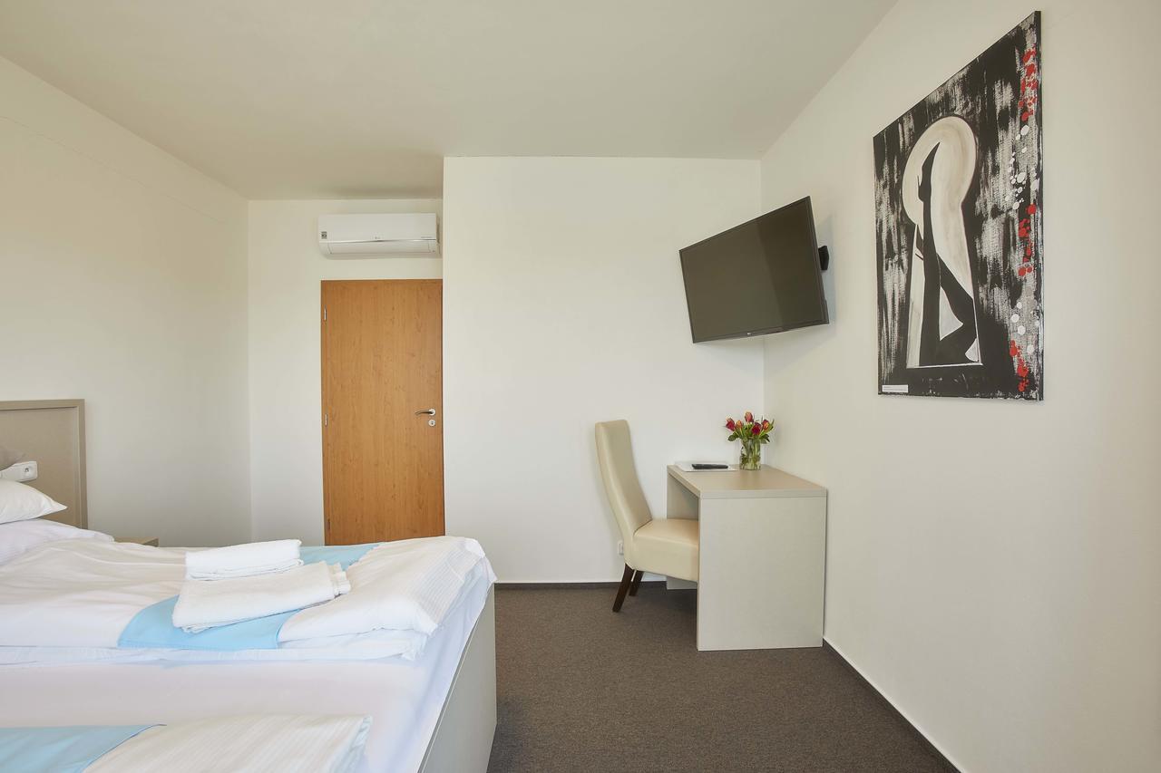 Hotel Rakovec Brno Extérieur photo